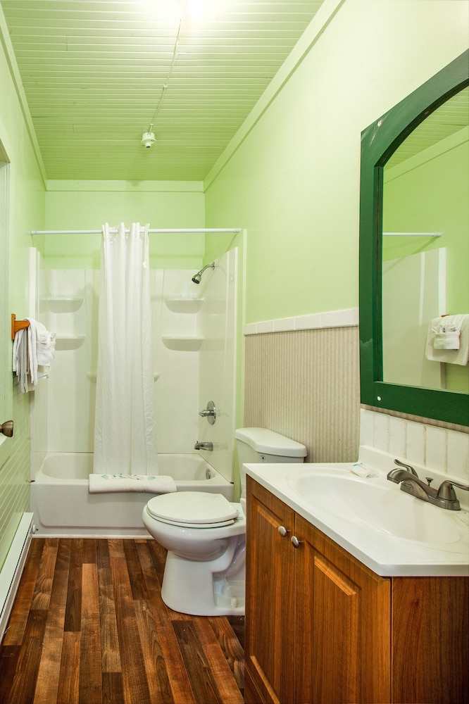 Birchcliff Resort
