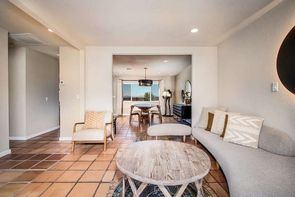 @ Marbella Lane - Moon Designer Home Close to Jtnp