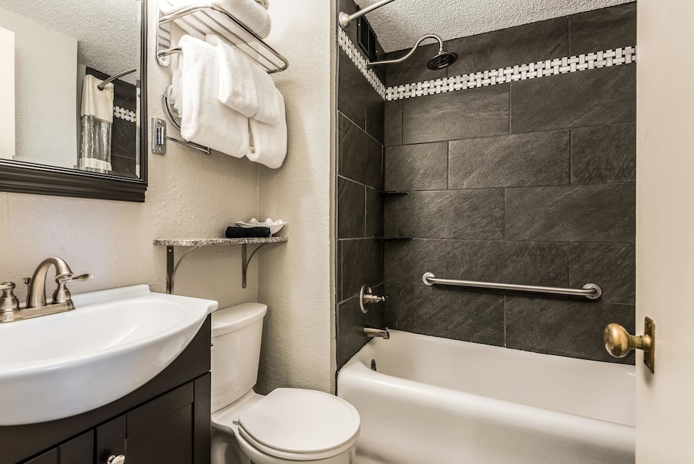 Sedalia Vacations - Hotel Bothwell Sedalia Central District, Ascend Hotel Collection - Property Image 11