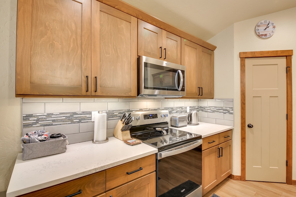 Pet-friendly Oldtown Retreat: Hot Tub  Kayaks! - Property Image 23