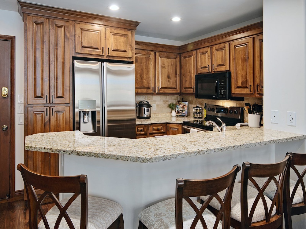 Edwards Vacations - Arrowhead Village Condo - 206 Seasons Lodge - Property Image 7