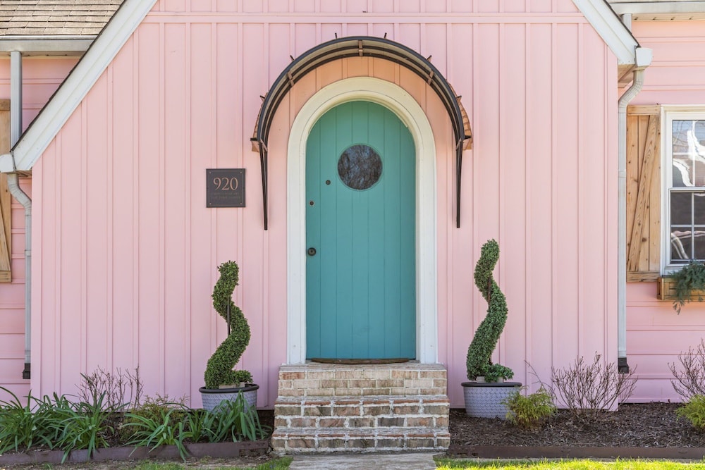 The Pink & Old Clarksville House