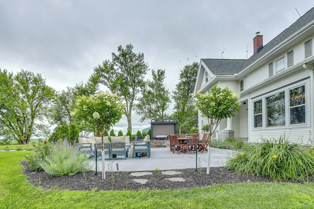 Group Getaway: Luxe Farmhouse in Mt Horeb!