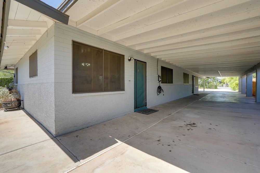 3 Mi to Dtwn Phoenix: Apt w/ Shared Patio