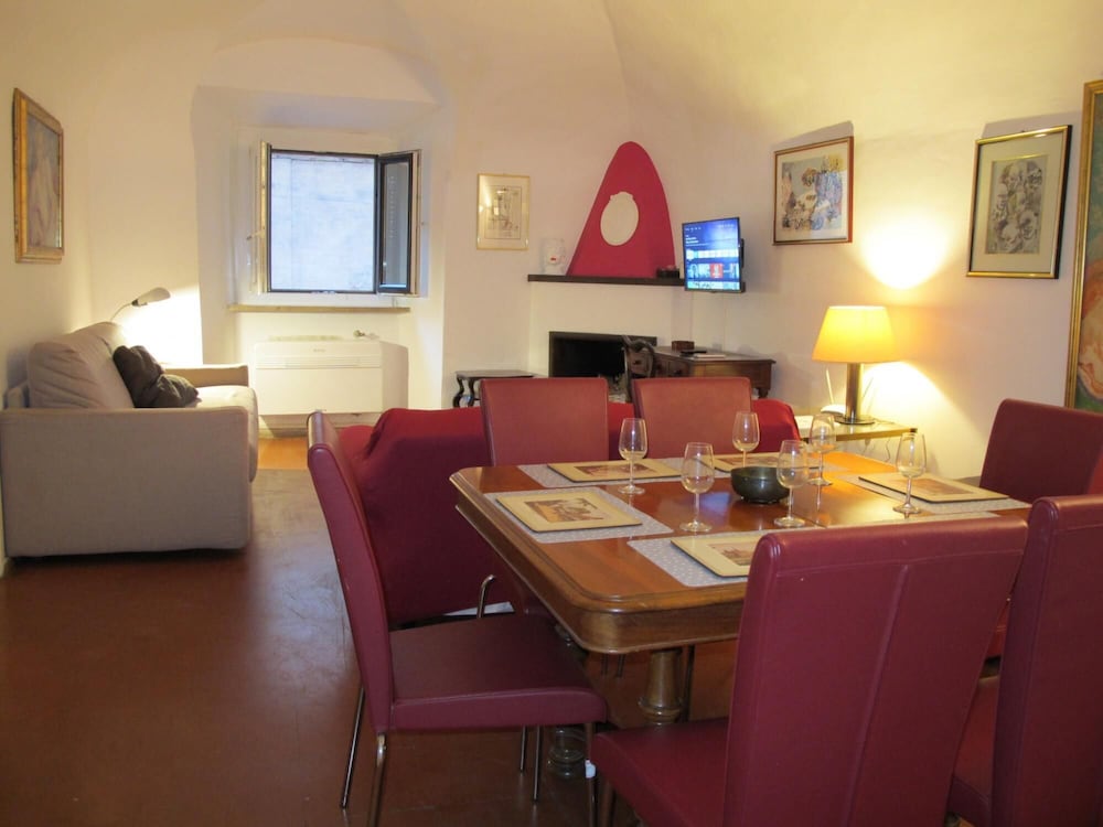 Aurora in Pantheon Apartment