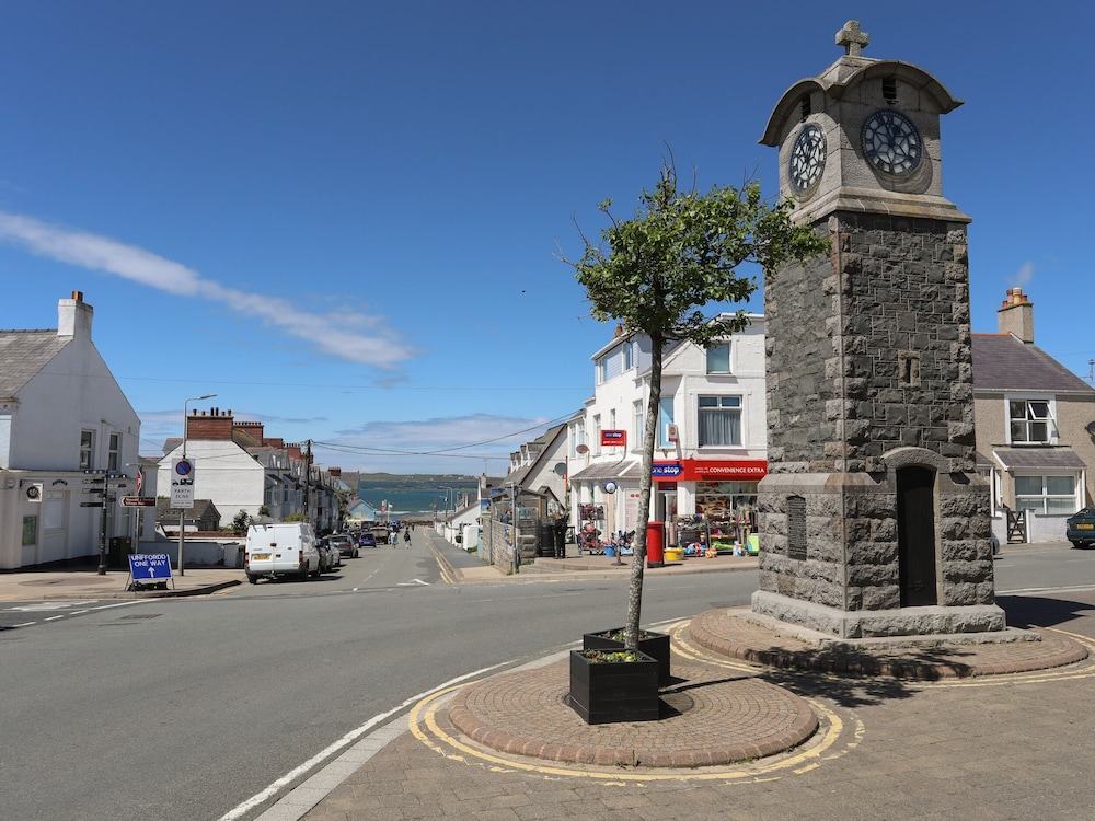 8 Pen Llanw Tides Reach