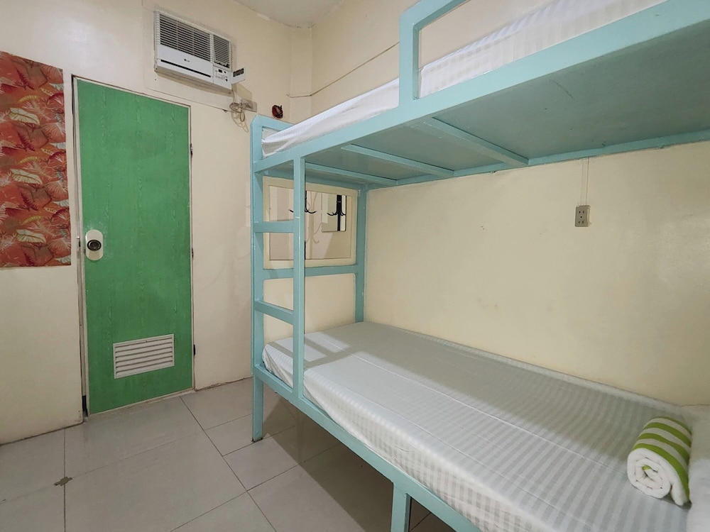 Resort’s Side Hostel near Shangrila