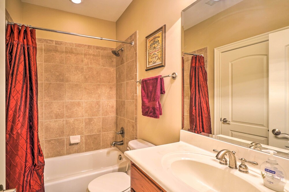 Luxury Estate: Private Hot Tub & Pickleball Court view 5