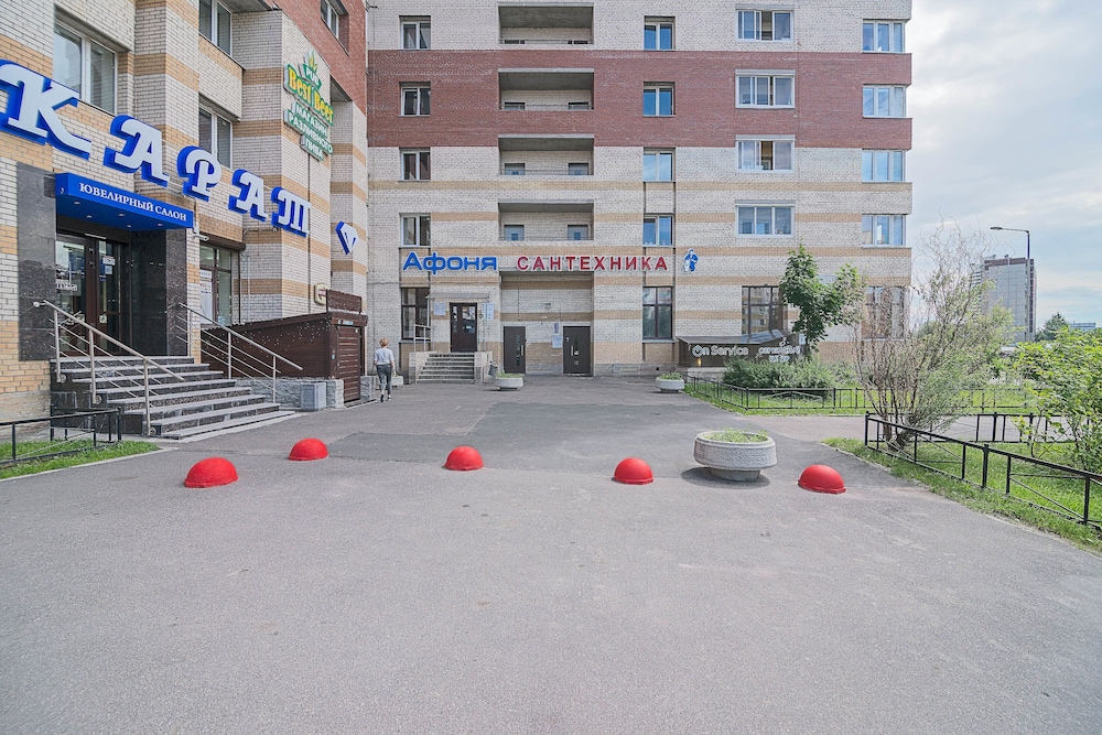 FlatHome24 metro Komendanskiy prospect