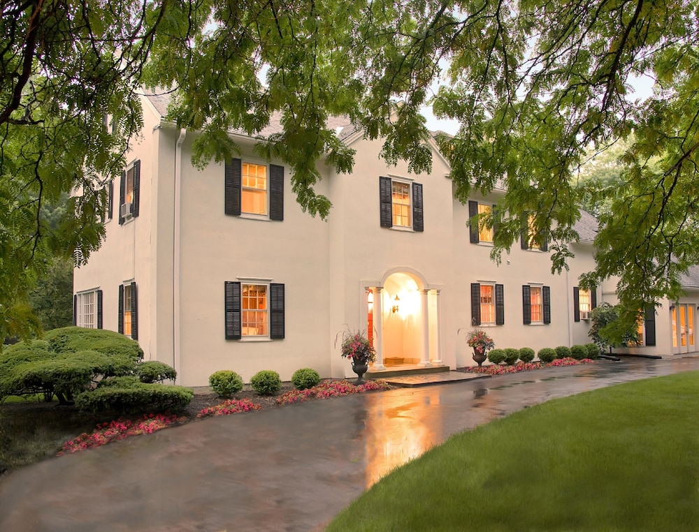 Hotel 10 Fitch Luxurious Romantic Inn