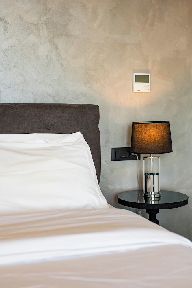 Olive Green Studios and Apartments photo 3