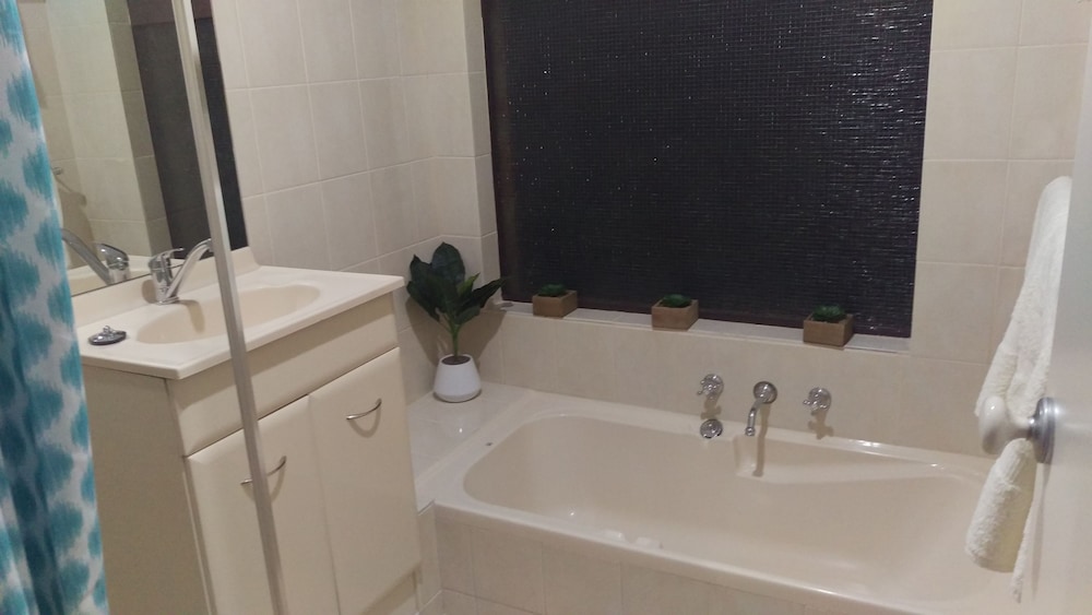 The Quiet Family Getaway In Bassendean view 2