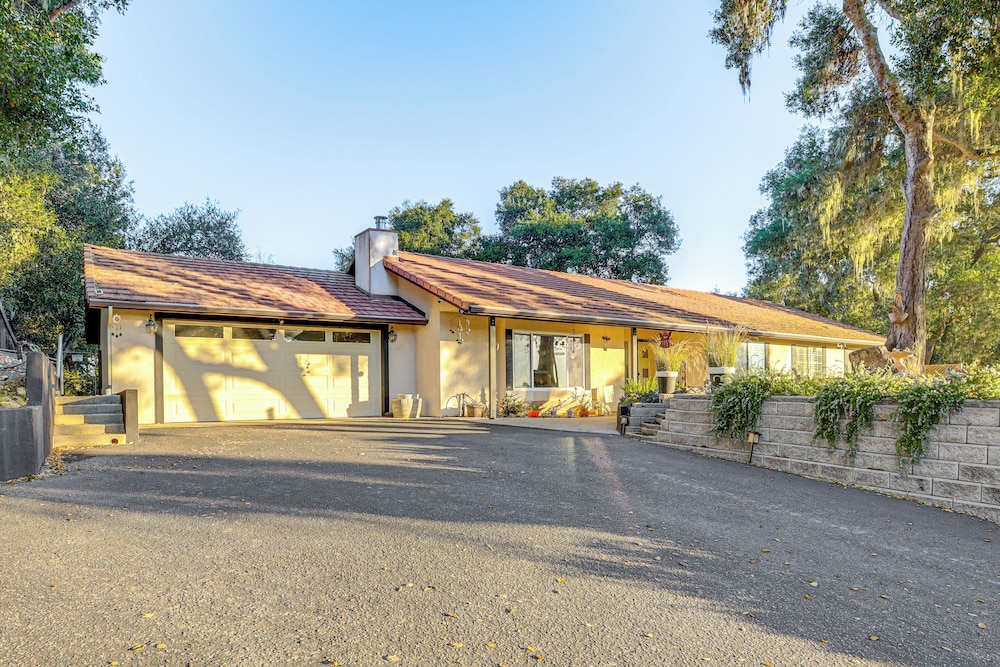 Near San Luis Obispo Wine Country: Mtn-view Haven