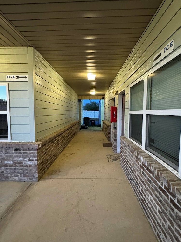 Weiss Lake Lodge