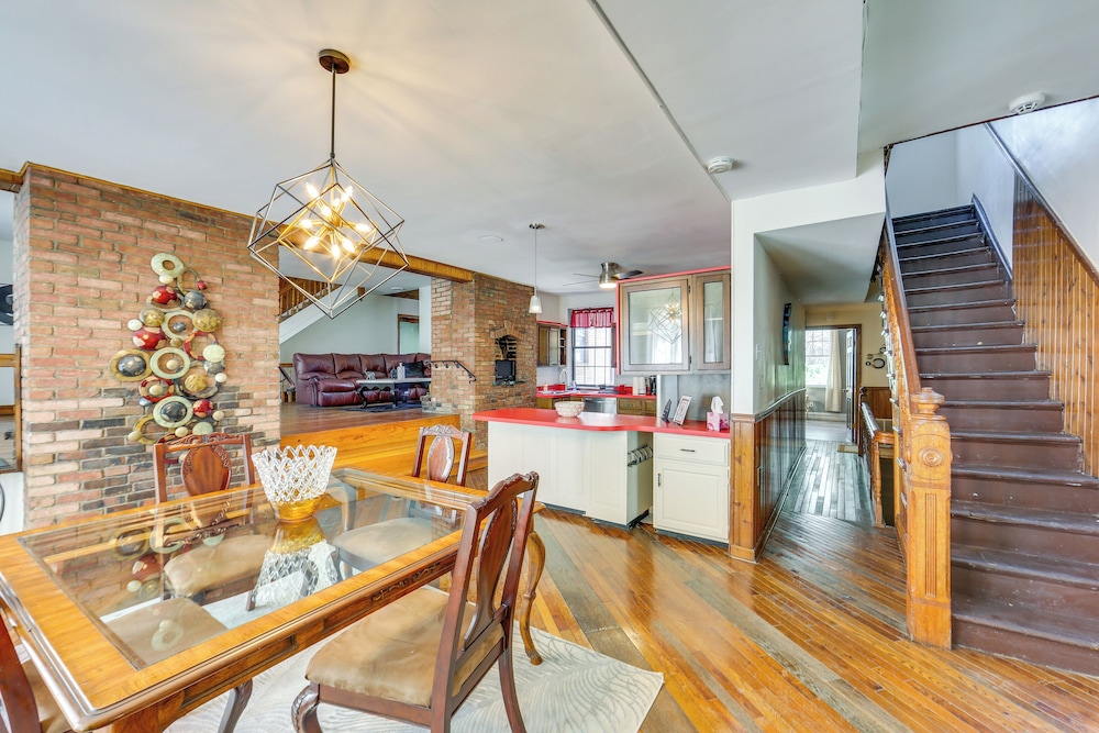 2 Mi to Dtwn Pittsburgh: Family-friendly Townhome!