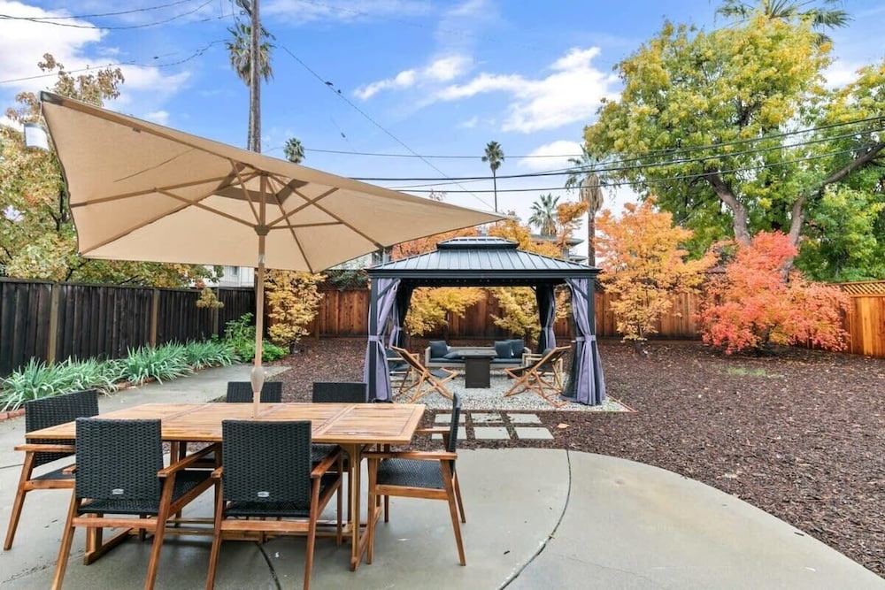 @ Marbella Lane - Modern 3broasis in Siliconvalley