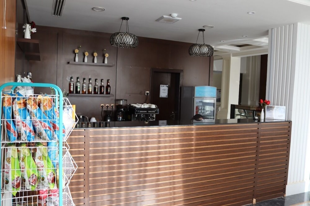 Crown City Hotel