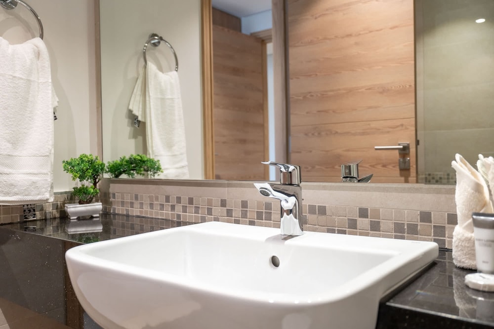 A Fantastic 1 Bed Flat Located in JVC
