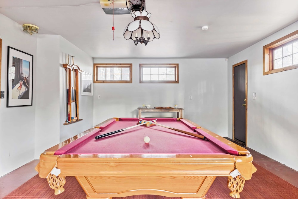 Sleeps 23 2 Homes, Lakefront, Private Dock, Hot Tub, Game Room, Swingset, View