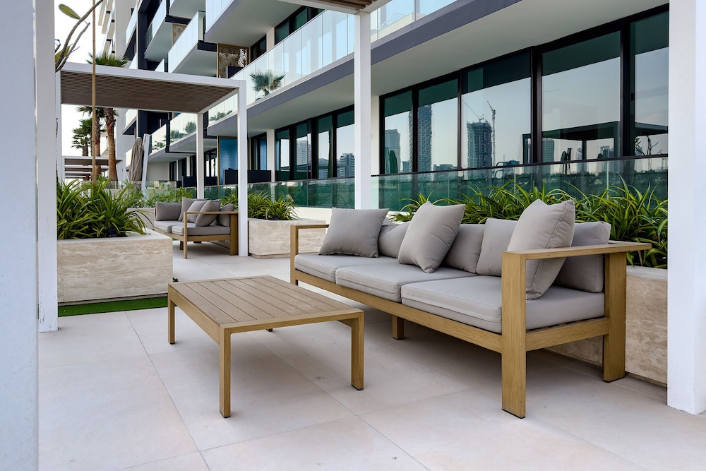 Luxury 1BR at Binghatti Onyx JVC