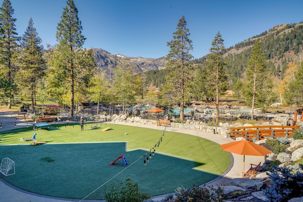 Lake Tahoe Vacations - Breathtaking Olympic Valley Gem: Walk to Chairlift - Property Image 8
