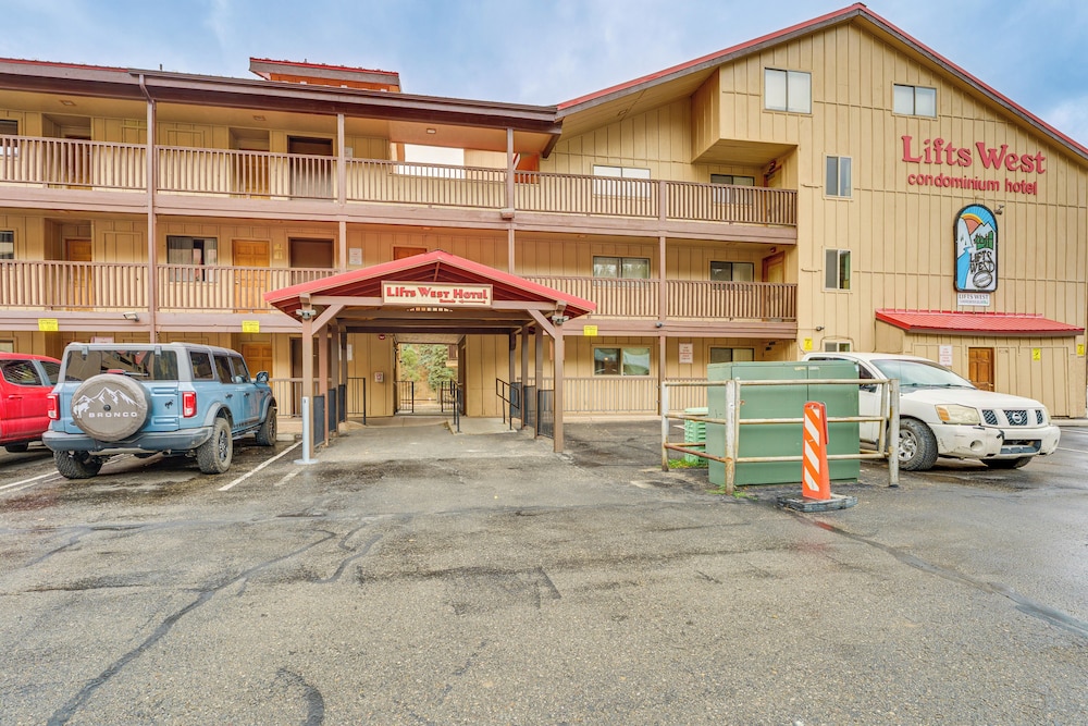 Easy Red River Ski Access! Outdoor Adventure Condo