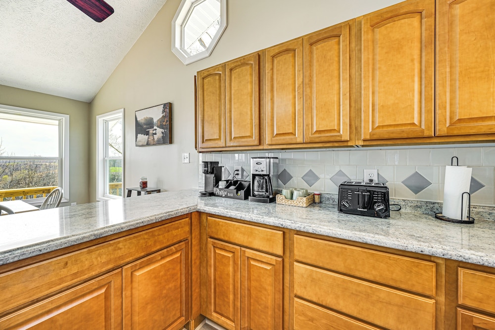 Water-view Deck: Home on Dale Hollow Lake