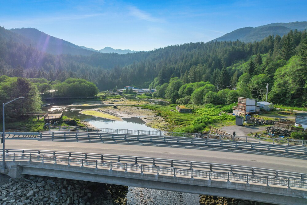 Salmon Return & Wildlife Roam: Ketchikan Getaway!