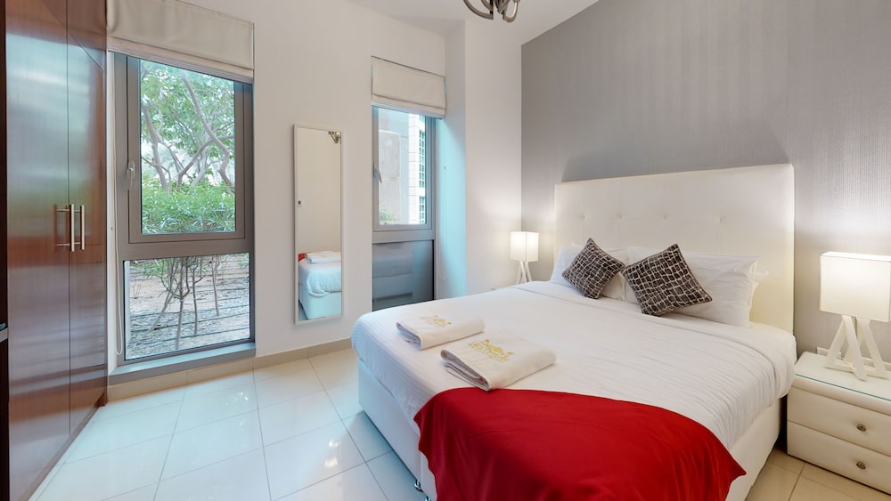 Lux BnB 3BDR Burj Khalifa & Pool Views