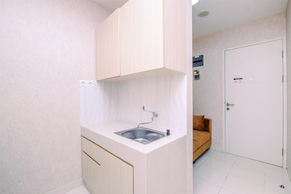 Cozy 1BR at Sentul Tower Apartment