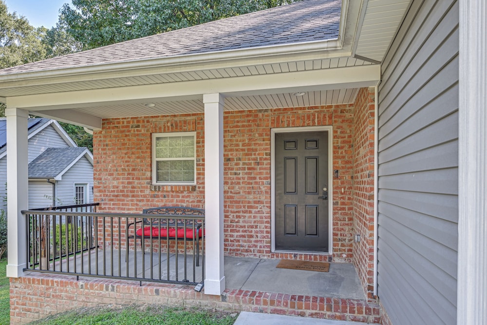 Easy Uptown Access: Charlotte Gem w/ Peaceful Yard