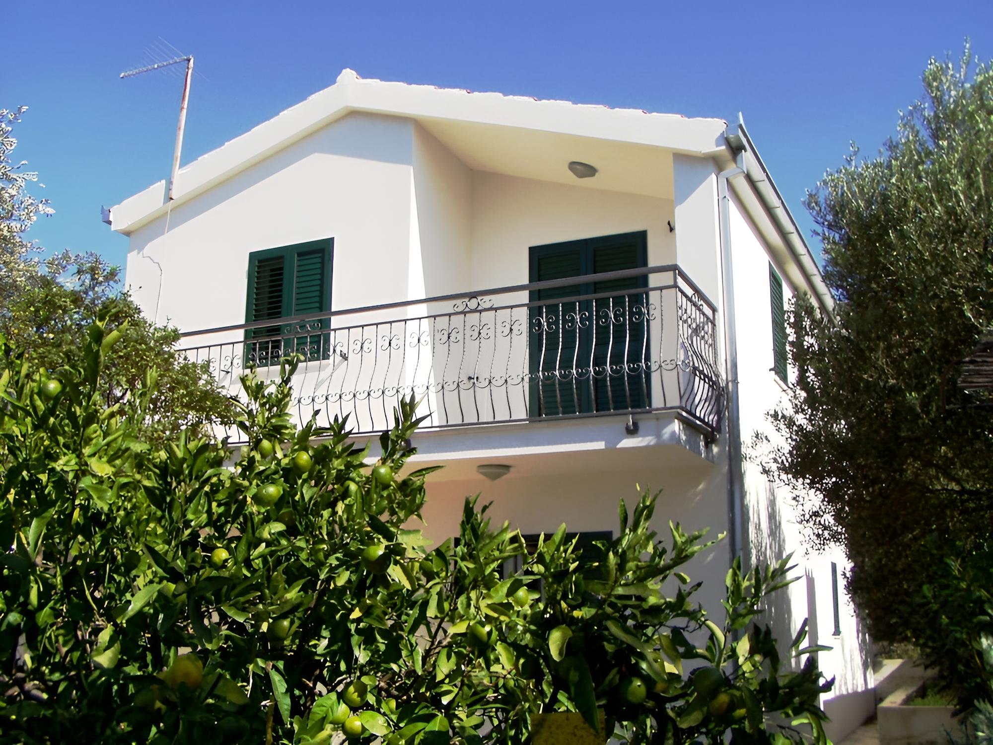 Elizabet - Great Location & Close to the Beach - A1 view 3