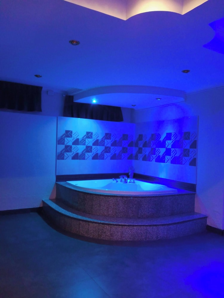 75 sqm Studio Type Jacuzzi Apartment 101a