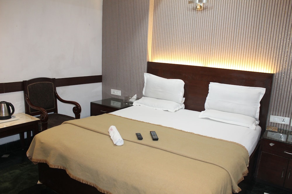 Flourish Inn Saket opposite Max Hospital