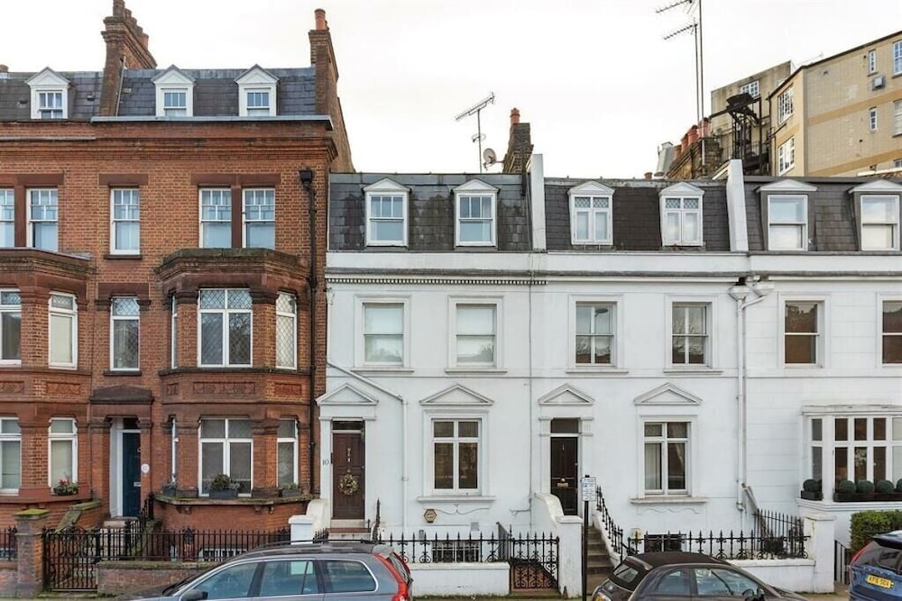 Spacious 3B House in South Kensington