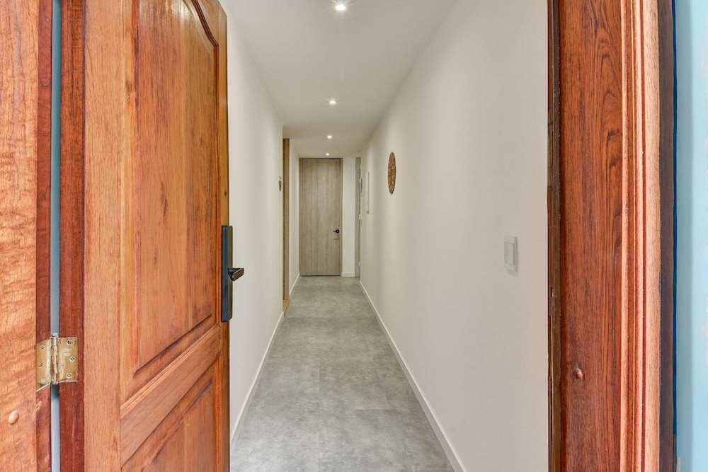 w Startling 2BR Apartment in Trendy Zona T
