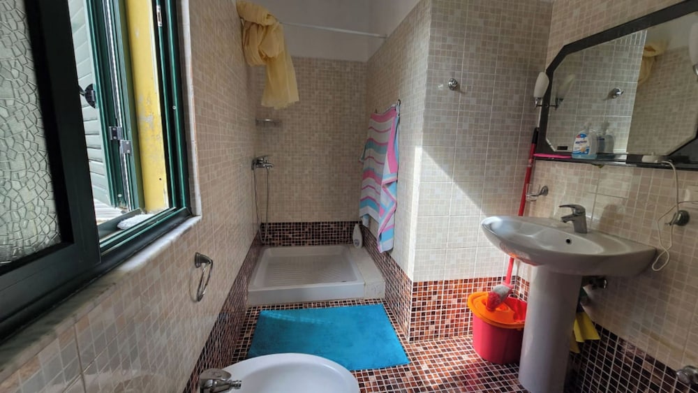 Tirent Apartment - Cozy Bedrooms Stay by Golem Beach.