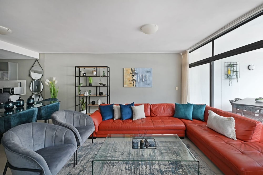 Modern 3-bed Apt Designer Touch Mountain Views