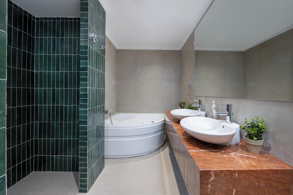 Alegrand Suites