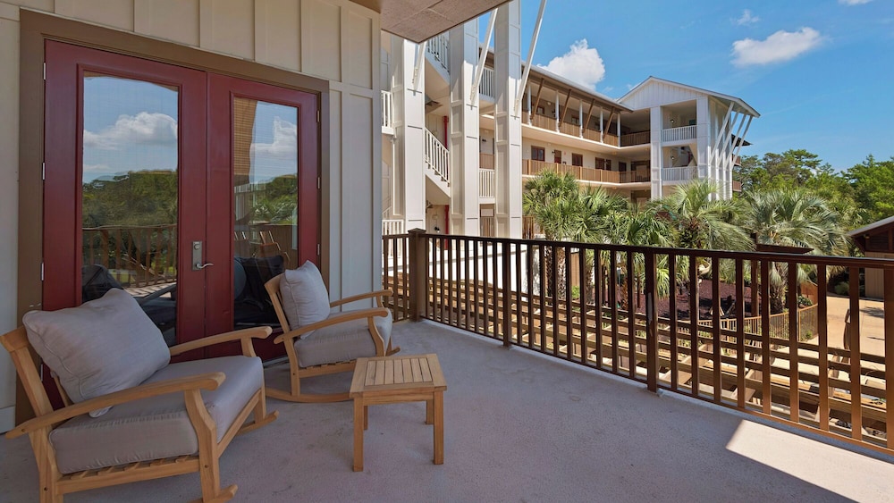 Coastal 3BR Condo With Pool & Shuttle : Snowbird Friendly!