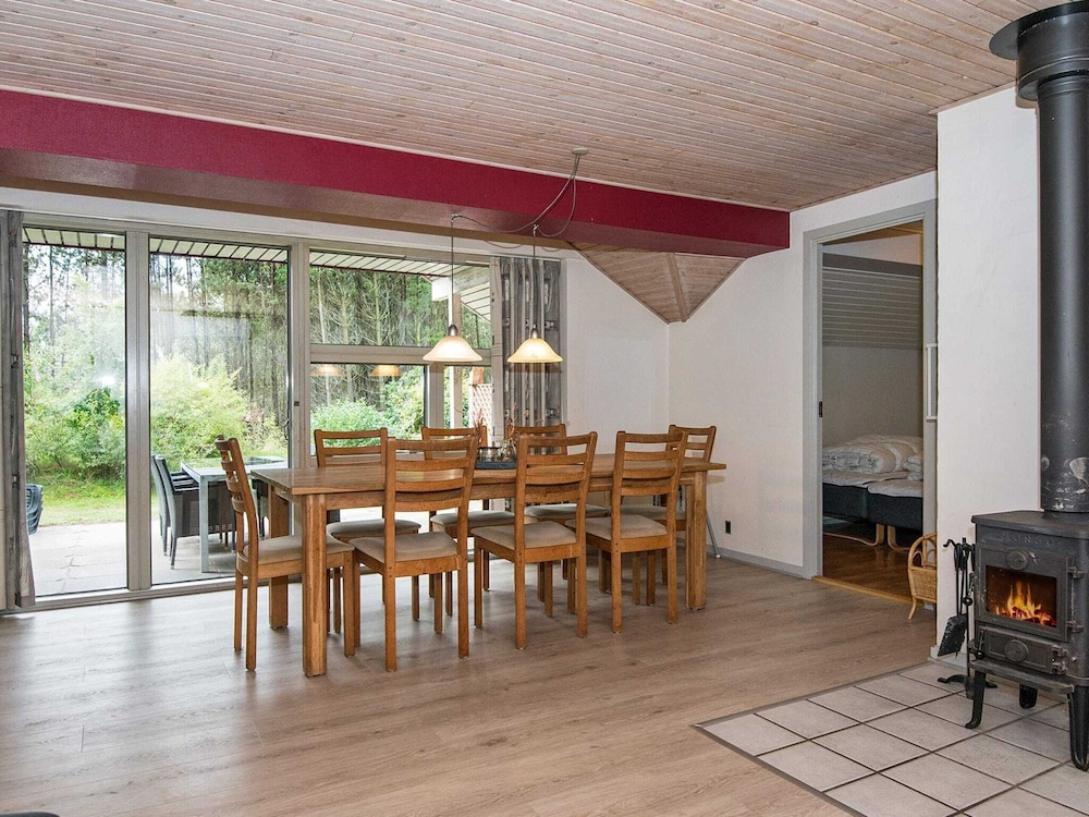 10 Person Holiday Home in Henne