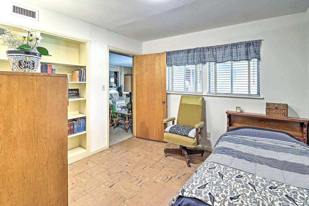Mid-century Hideaway: Spacious Brownsville Home! view 2
