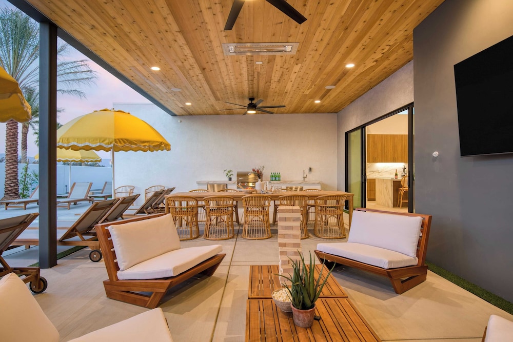 Sleeps 32 2 Villas, Pool, Putting Green+bocce Polo Villas Amara by Avantstay