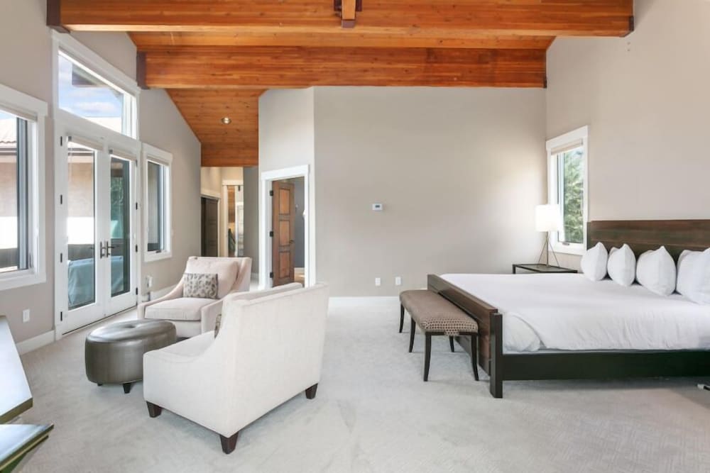 2540 Queen Esther Dr - 5 Bedroom Home with Spa 5 Home