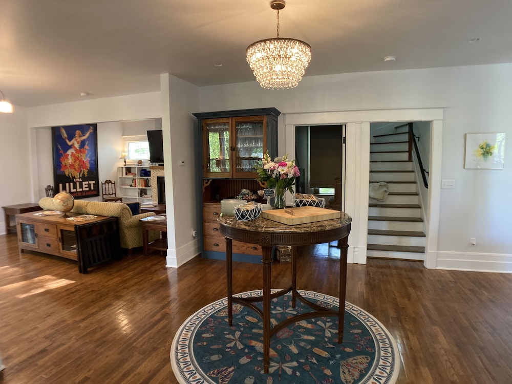 Vintage Inn at Veritas Estate view 2