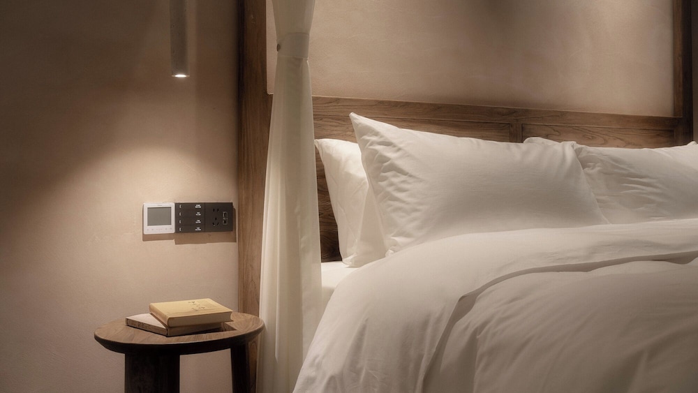 Shishe Spring Designer Homestay