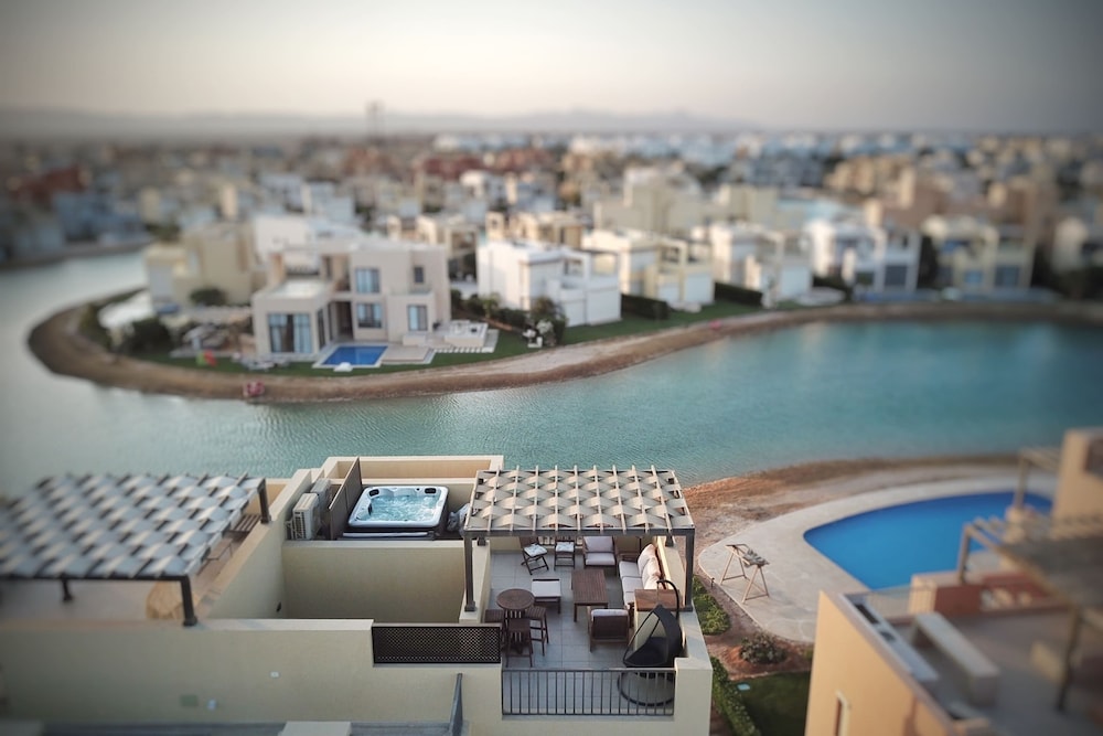 Xuru Stays I Eclectic 2 BDR Twin House @ Tawila El Gouna