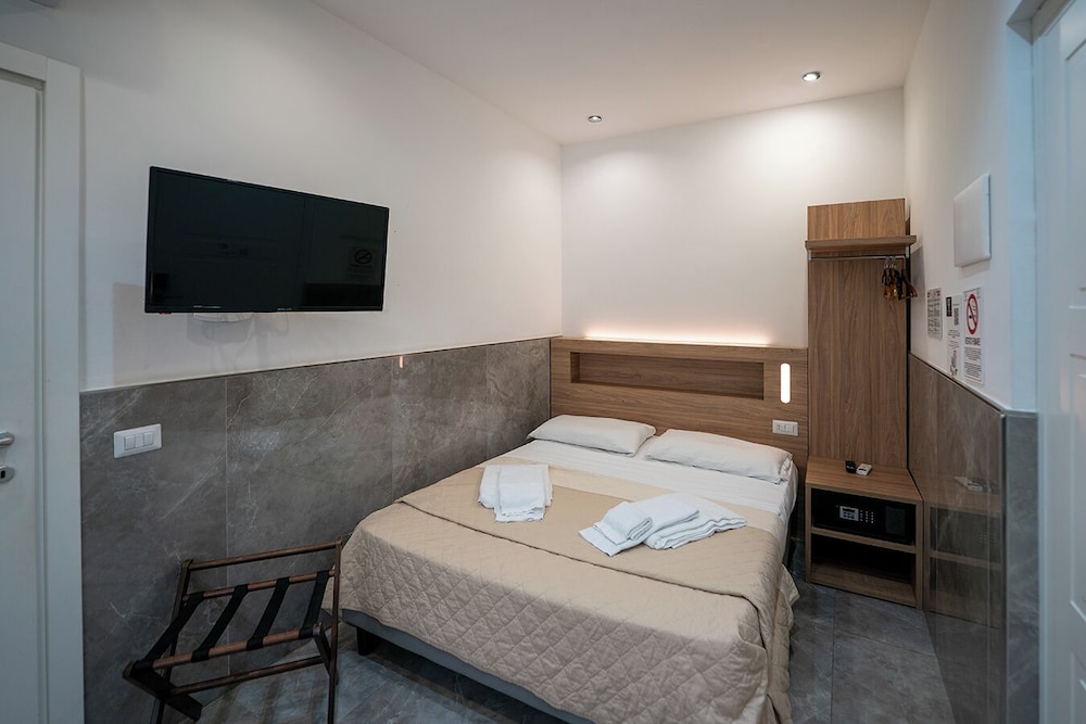 GREROS TOLEDO H. by Clapa Group dislocated hospitality