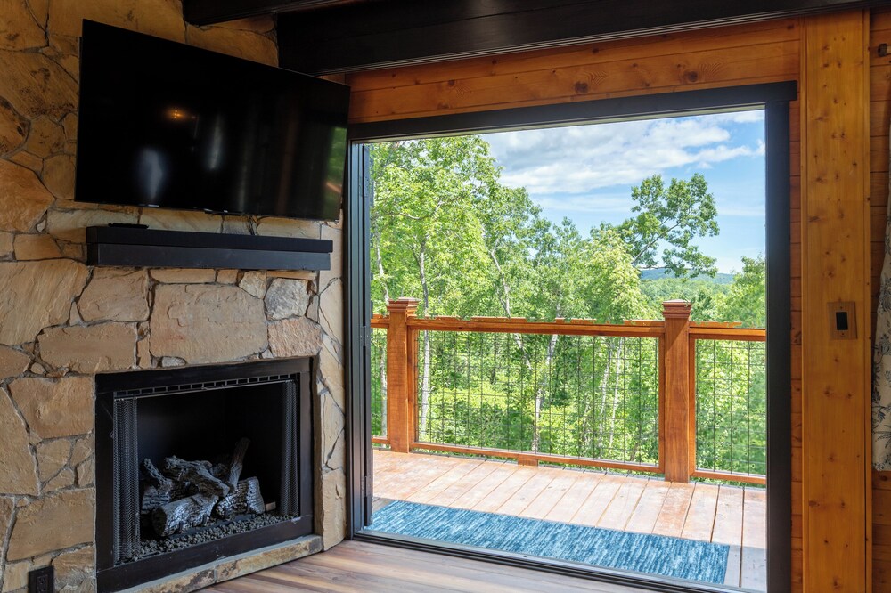 Meraki Escape -  Log Cabins w/Hot Tubs + Pet Friendly view 5