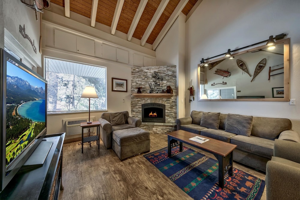 Newly Remodeled 1 Bed and Loft at Lakeland Village view 4